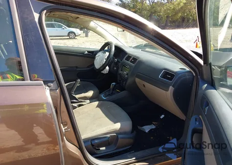 2011 Volkswagen Jetta 2.0L S z USA, uszkodzony, nr VIN 3VW2K7AJ7BM074855